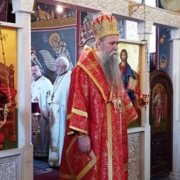 Празник Света Три Јерарха молитвено прослављен у манастиру Мајсторовина