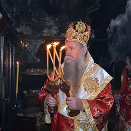 Владика Јоаникије богослужио у Горњем Острогу у Недјељу о митару и фарисеју