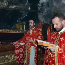 Владика Јоаникије богослужио у Горњем Острогу у Недјељу о митару и фарисеју