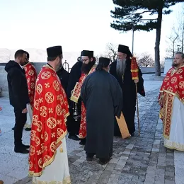 Владика Јоаникије богослужио у Горњем Острогу у Недјељу о митару и фарисеју