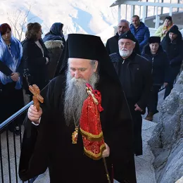 Владика Јоаникије богослужио у Горњем Острогу у Недјељу о митару и фарисеју