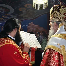 Владика Јоаникије богослужио у Горњем Острогу у Недјељу о митару и фарисеју