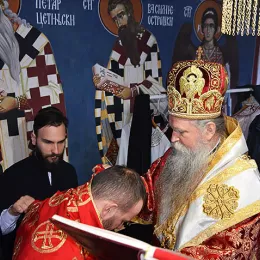 Владика Јоаникије богослужио у Горњем Острогу у Недјељу о митару и фарисеју