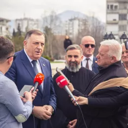 Предсједник РС Милорад Додик посјетио Саборни храм у Подгорици