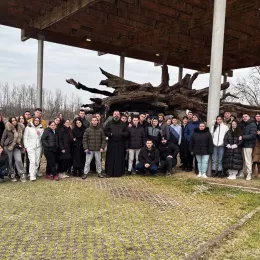 Братство православне омладине Светог Василија посјетило манастир Јасеновац и  Бањалучке светиње