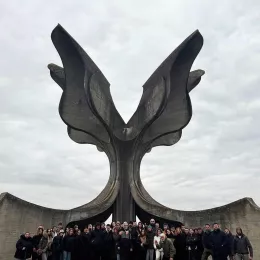 Братство православне омладине Светог Василија посјетило манастир Јасеновац и  Бањалучке светиње