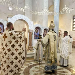 Епископ Методије служио Литургију у беранском Саборном храму и годишњи помен свештенику Драгану Ристићу