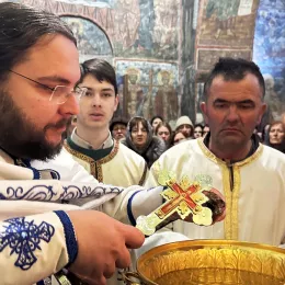  „Нелицемјеран“ значи да другог не мјеримо по лицу