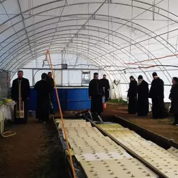 Освештан аквапонијски пластеник на Мркошници