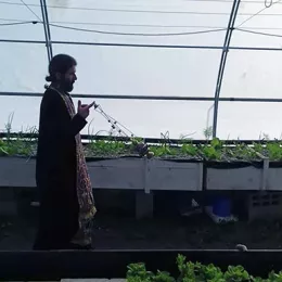 Освештан аквапонијски пластеник на Мркошници