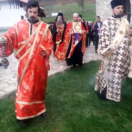 Свечана литија и бденије уочи празника Цвијети у манастиру Ђурђеви Ступови