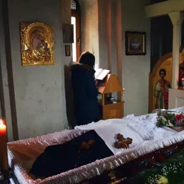 Заупокојена Литургија и опијело игуманији Евангелији