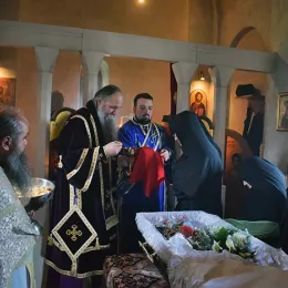 Заупокојена Литургија и опијело игуманији Евангелији