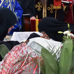 Заупокојена Литургија и опијело игуманији Евангелији