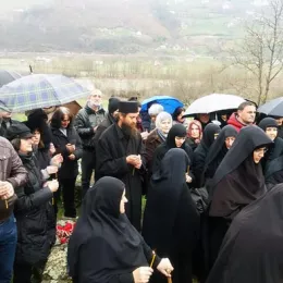 Заупокојена Литургија и опијело игуманији Евангелији