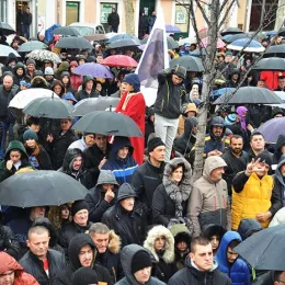 Епископ Јоаникије на литији у Никшићу