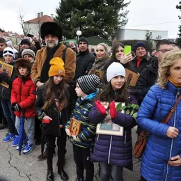 Епископ Јоаникије на литији у Никшићу