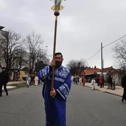 Епископ Јоаникије на литији у Никшићу