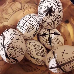 У Ораховцу и Великој Хочи почело шарање васкршњих јаја