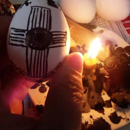 У Ораховцу и Великој Хочи почело шарање васкршњих јаја