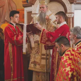 Епископи Јоаникије и Методије богослужили у храму Васкрсења Христовог у Подгорици