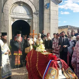 Епископ Јоаникије на сахрани владике Атанасије