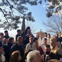 Епископ Јоаникије на сахрани владике Атанасије