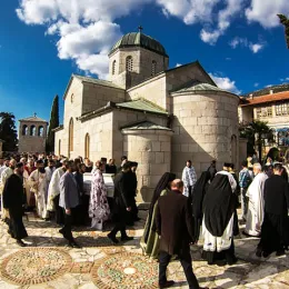 Епископ Јоаникије на сахрани владике Атанасије