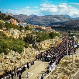Епископ Јоаникије на сахрани владике Атанасије