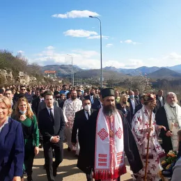 Епископ Јоаникије на сахрани владике Атанасије