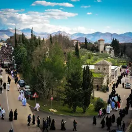 Епископ Јоаникије на сахрани владике Атанасије