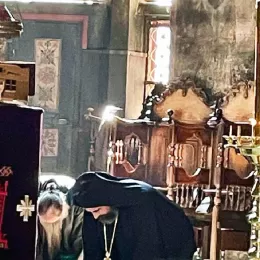 Владика Методије началствовао Литургијом у светогорском манастиру Светог Пантелејмона