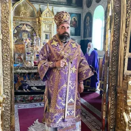 Владика Методије началствовао Литургијом у светогорском манастиру Светог Пантелејмона