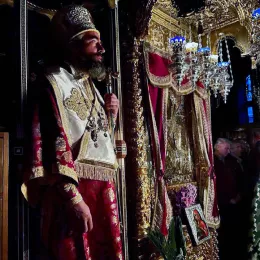 Владика Методије началствовао Литургијом у светогорском манастиру Светог Пантелејмона