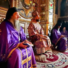 Владика Методије началствовао Литургијом у светогорском манастиру Светог Пантелејмона