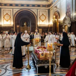 Предстојатељи Руске и Српске Православне Цркве служили Литургију и опело Епископу моравичком Антонију у Саборном храму Христа Спаситеља у Москви