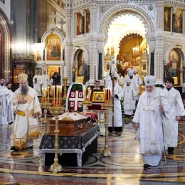 Предстојатељи Руске и Српске Православне Цркве служили Литургију и опело Епископу моравичком Антонију у Саборном храму Христа Спаситеља у Москви