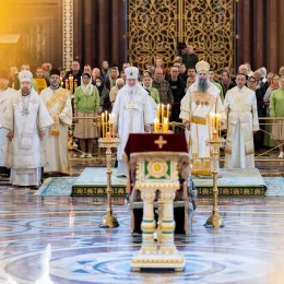 Предстојатељи Руске и Српске Православне Цркве служили Литургију и опело Епископу моравичком Антонију у СаПредстојатељи Руске и Српске Православне Цркве служили Литургију и опело Епископу моравичком Антонију у Саборном храму Христа Спаситеља у Москвиборном храму Христа Спаситеља у Москви