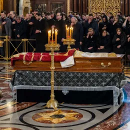 Предстојатељи Руске и Српске Православне Цркве служили Литургију и опело Епископу моравичком Антонију у Саборном храму Христа Спаситеља у Москви