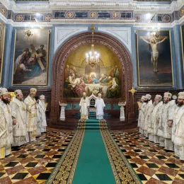 Предстојатељи Руске и Српске Православне Цркве служили Литургију и опело Епископу моравичком Антонију у Саборном храму Христа Спаситеља у Москви