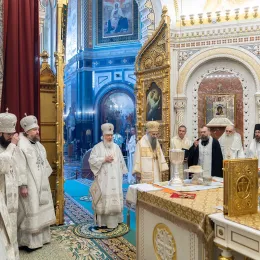 Предстојатељи Руске и Српске Православне Цркве служили Литургију и опело Епископу моравичком Антонију у Саборном храму Христа Спаситеља у Москви