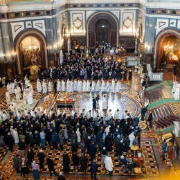 Предстојатељи Руске и Српске Православне Цркве служили Литургију и опело Епископу моравичком Антонију у Саборном храму Христа Спаситеља у Москви