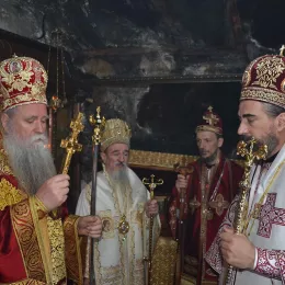 Архијерејска литургија у Острогу