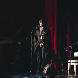 Владика Иларион на добротворној вечери, у Беранама