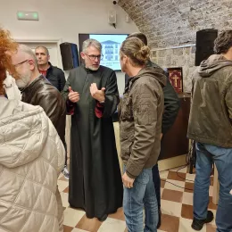 Изложба "Божија књига на 100 језика"