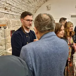 Изложба "Божија књига на 100 језика"