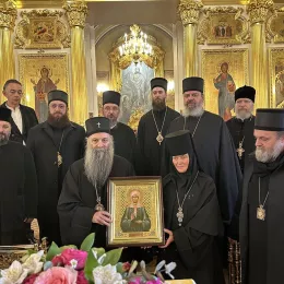 Патријарх Порфирије се поклонио моштима Свете Матроне Московске