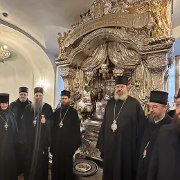 Патријарх Порфирије се поклонио моштима Свете Матроне Московске