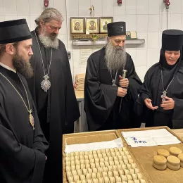 Патријарх Порфирије се поклонио моштима Свете Матроне Московске