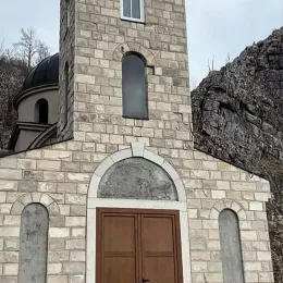 Земљотрес причинио материјалну штету у манастир Сомина 